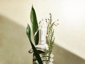 【R8年2月16日発売】雪肌精 BLUEから東洋発想のUV美容液誕生