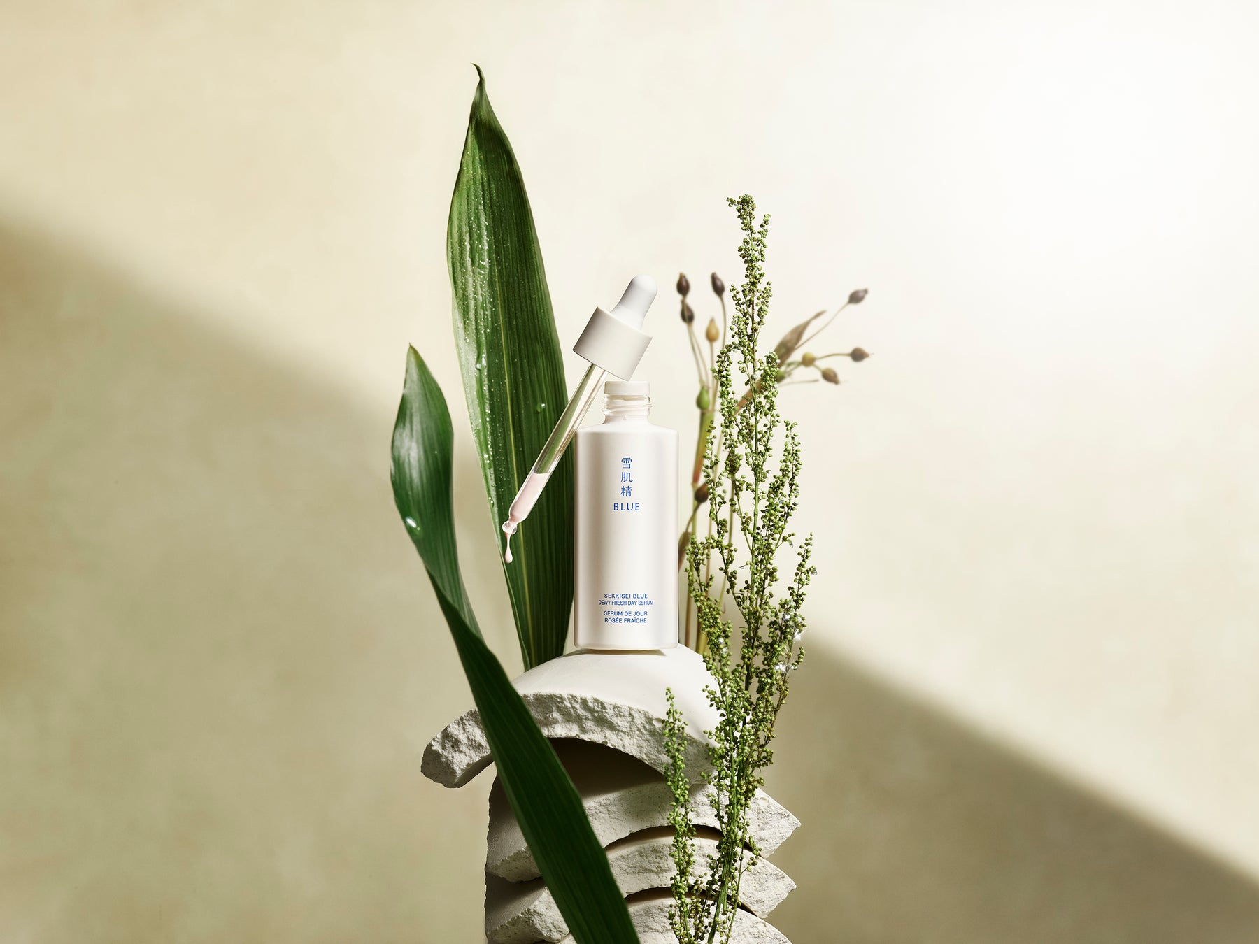 【R8年2月16日発売】雪肌精 BLUEから東洋発想のUV美容液誕生